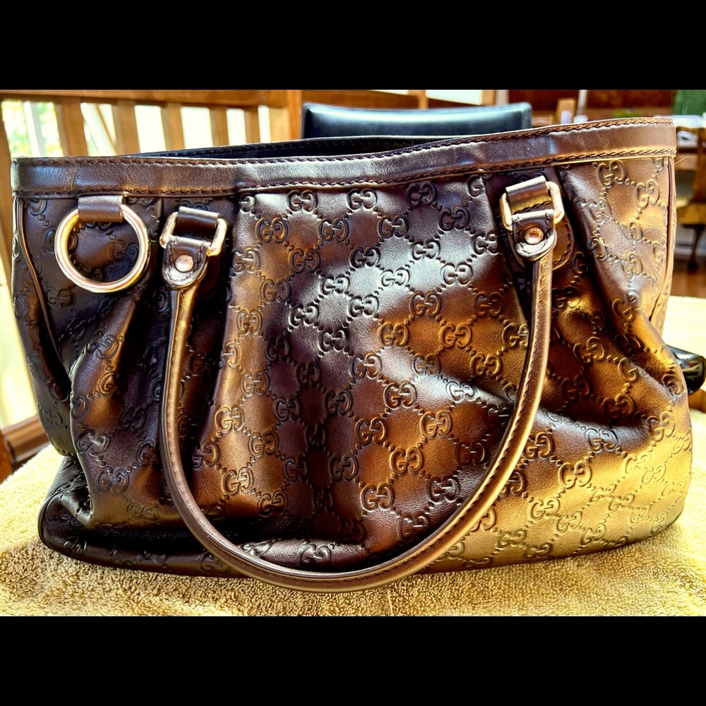 Large Brown leather Gucci Shoulder bag or tote.  Great condition!!
